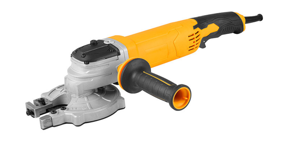 Lithium Chain Saw for Professional Landscaping